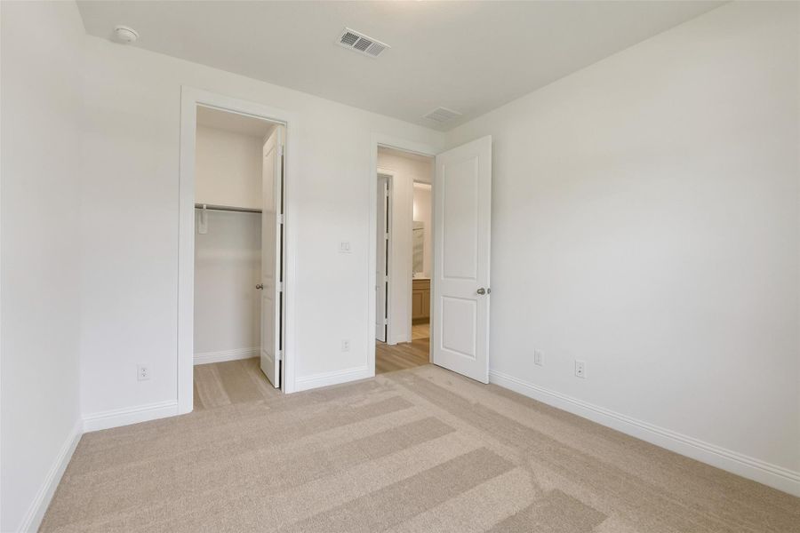 Spacious, unfurnished interior of a new home in , Conroe (Image 17).