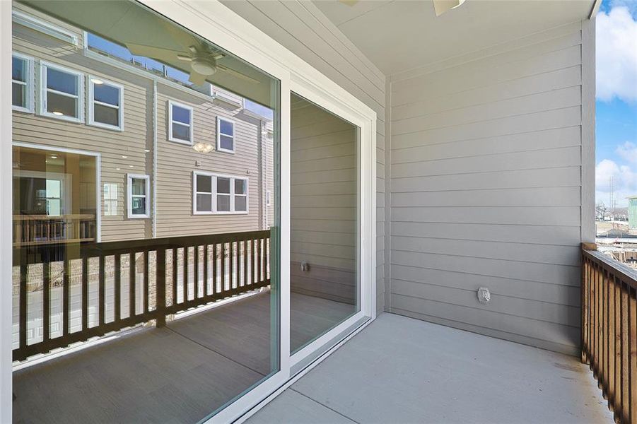 Balcony with ceiling fan