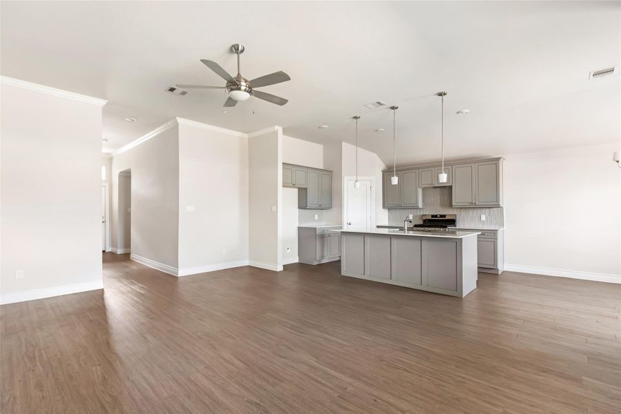 Spacious, unfurnished interior of a new home in Grand Oaks Reserve, Cleveland (Image 14).
