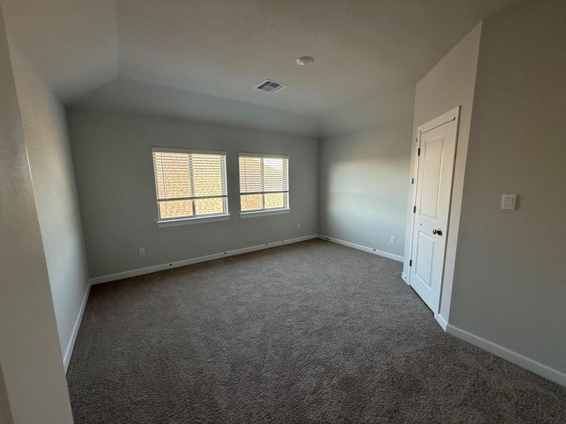 Spacious, unfurnished interior of a new home in Wellborn Settlement, College Station (Image 20).