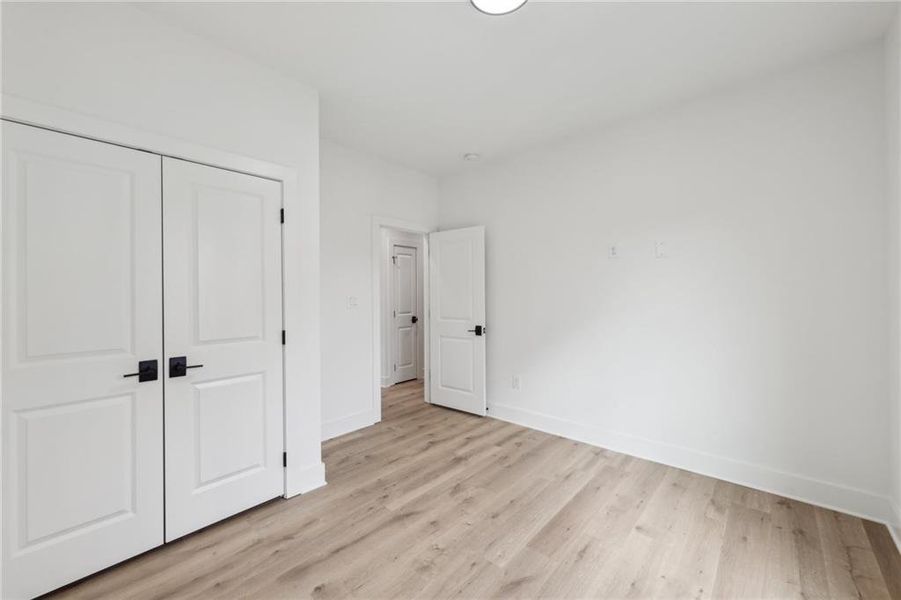 Spacious, unfurnished interior of a new home in , Atlanta (Image 16).