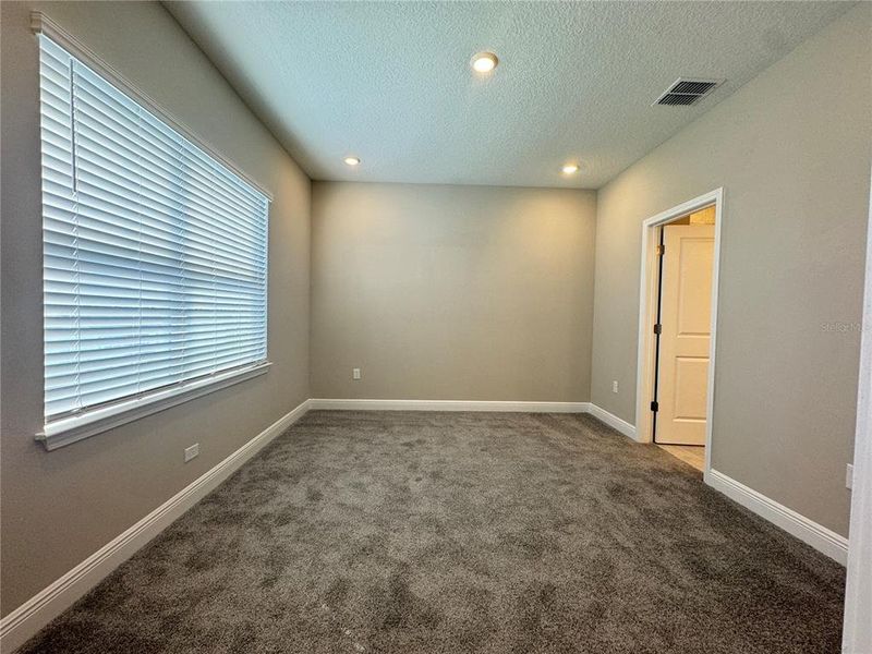 Spacious, unfurnished interior of a new home in , Winter Garden (Image 32).