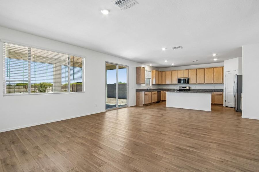 Spacious, unfurnished interior of a new home in Bella Camino Traditions, San Tan Valley (Image 9).