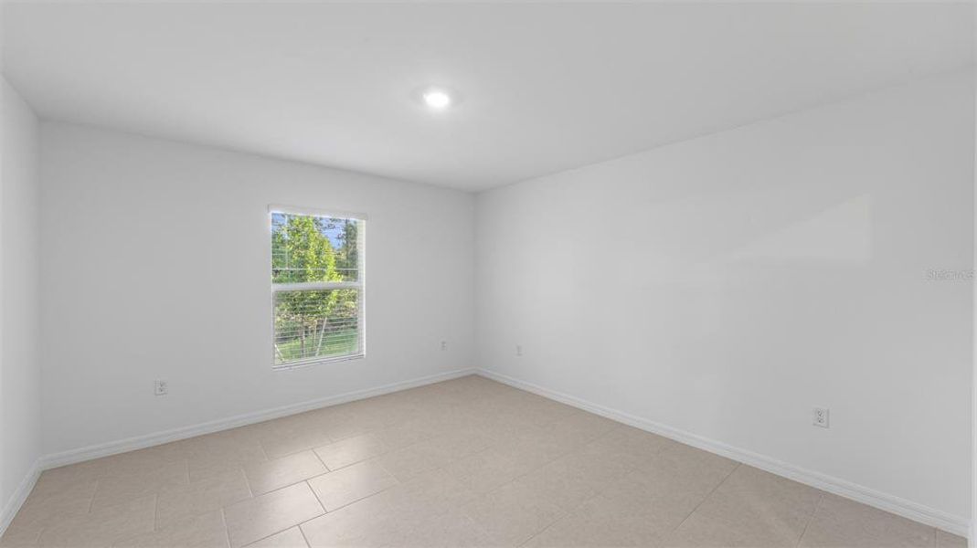 Spacious, unfurnished interior of a new home in , Port Charlotte (Image 21).