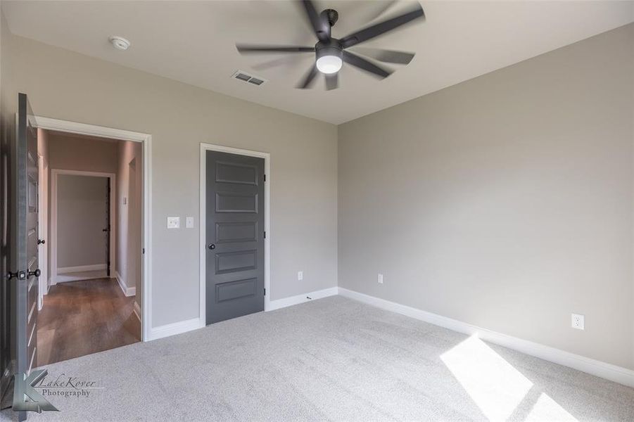Spacious, unfurnished interior of a new home in , Abilene (Image 19).