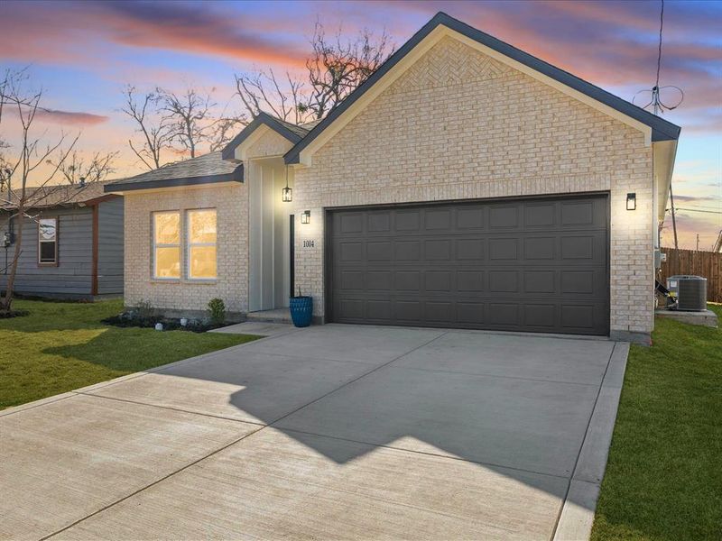 Front exterior of a new home in , Kaufman, TX, highlighting curb appeal (Image 26).