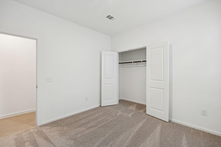 Spacious, unfurnished interior of a new home in Crosby Farms, Crosby (Image 12).