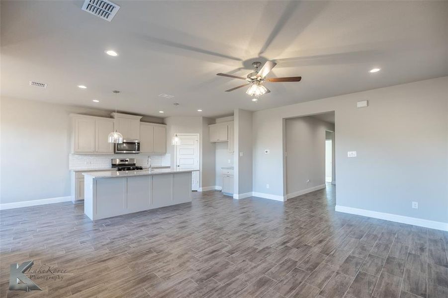 Spacious, unfurnished interior of a new home in , Abilene (Image 30).