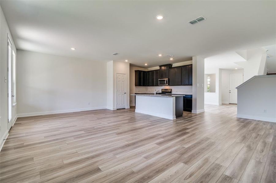 Spacious, unfurnished interior of a new home in Heartland, Crandall (Image 24).