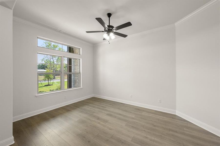 3004 Valley View- Family Room-1 3004 Valley View- Family Room-1