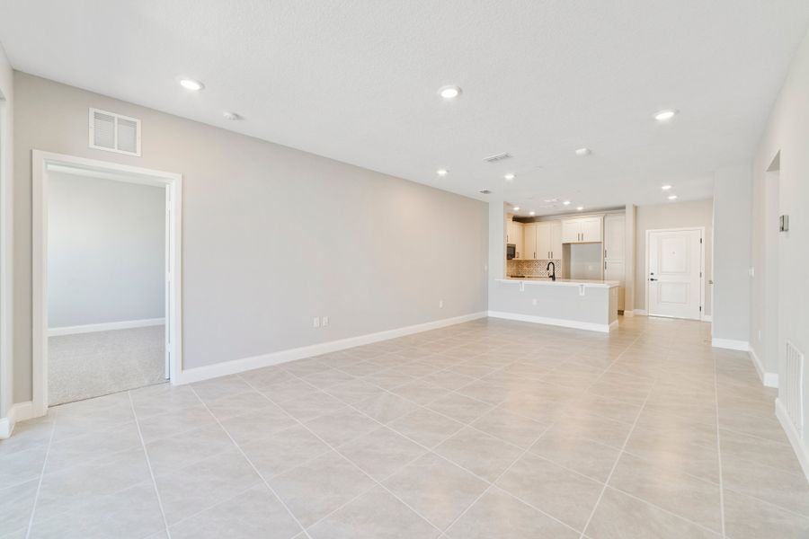 Spacious, unfurnished interior of a new home in Gatherings® of Lake Nona, Orlando (Image 24).