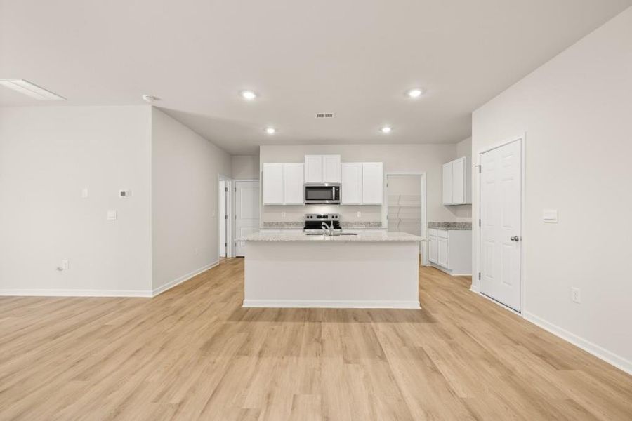 Spacious, unfurnished interior of a new home in Oconee Overlook, Gainesville (Image 44). Spacious, unfurnished interior of a new home in Oconee Overlook, Gainesville (Image 44).