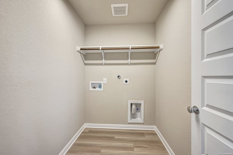 Spacious, unfurnished interior of a new home in Paloma Park, Converse (Image 41).