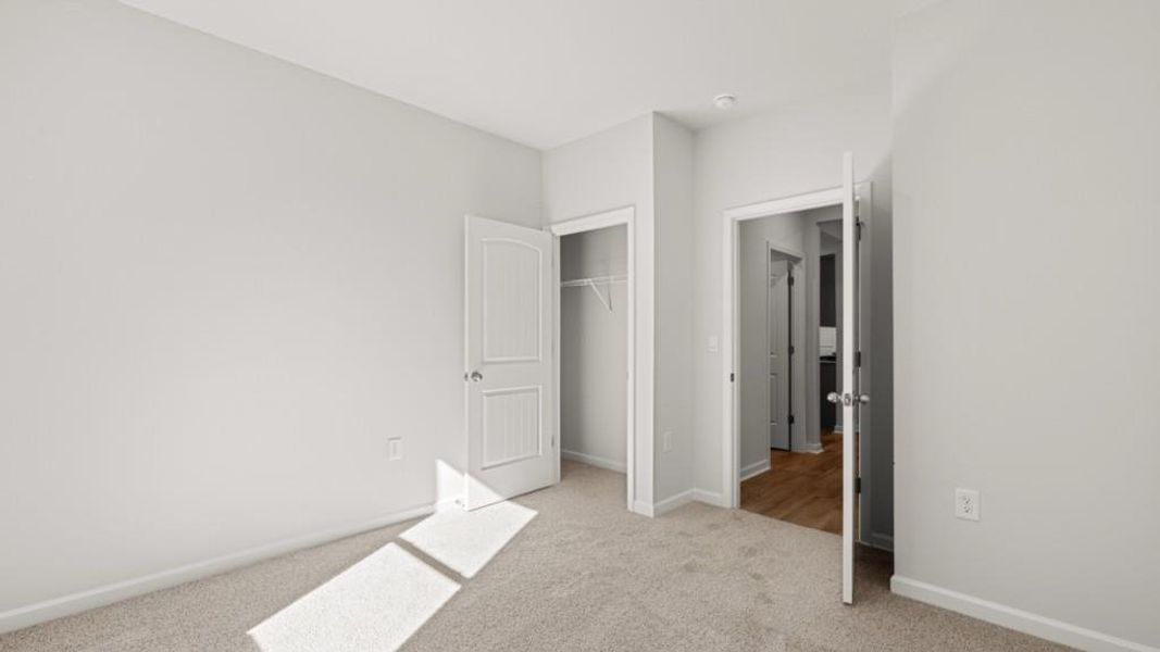 Spacious, unfurnished interior of a new home in Creekview, Atlanta (Image 15).