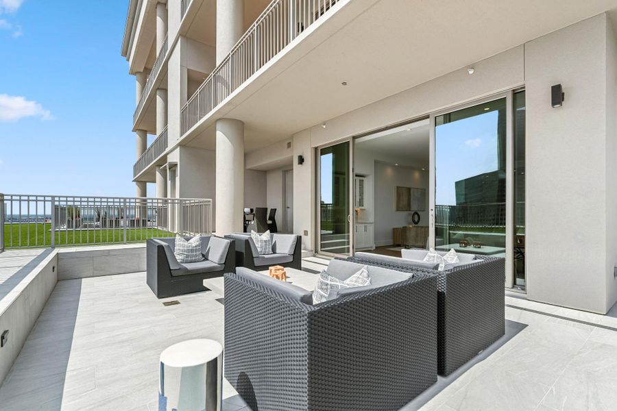 Another corner of the outdoor terrace with a perspective of the vast outdoor space Another corner of the outdoor terrace with a perspective of the vast outdoor space