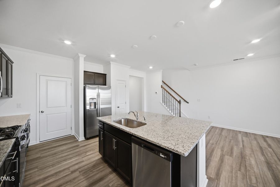 SUN_Everlee_Pic_CarsonII_QMI_229_Kitchen