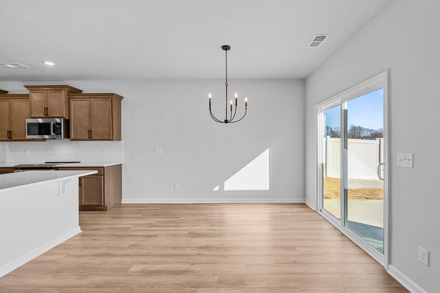 Spacious, unfurnished interior of a new home in Fieldstone, Lexington (Image 27).