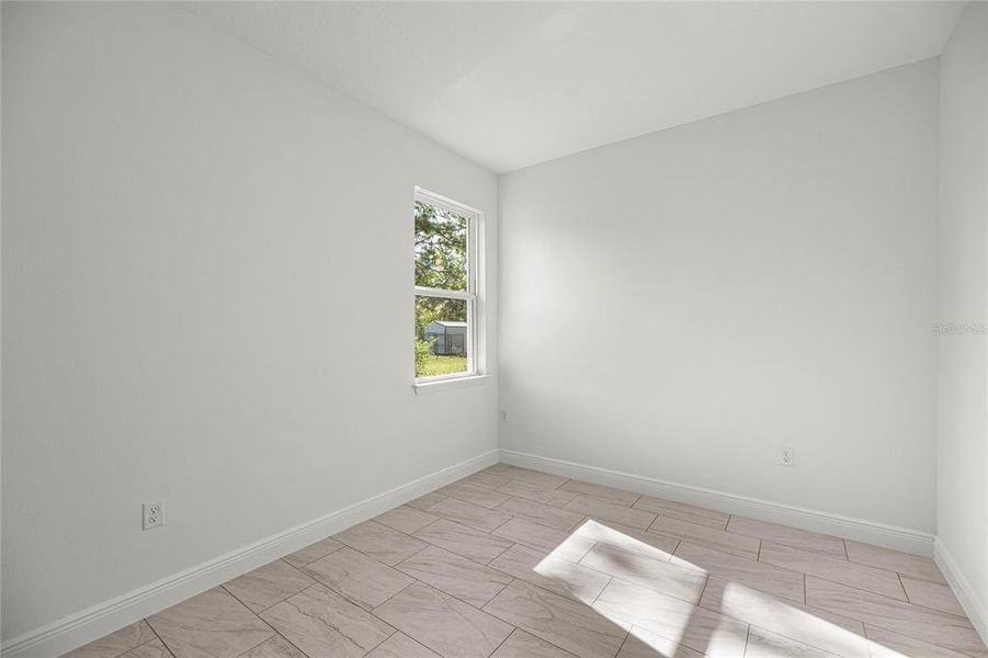 Spacious, unfurnished interior of a new home in , Citrus Springs (Image 28).