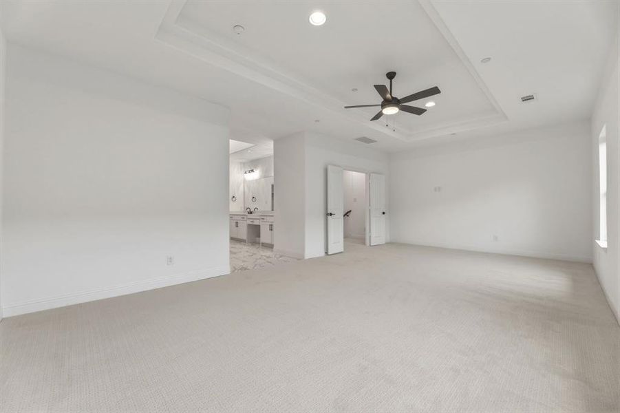 Spacious, unfurnished interior of a new home in , Lewisville (Image 33).