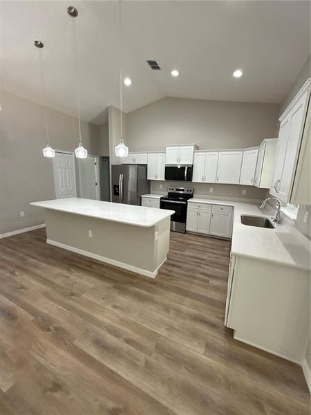 Furnished interior view inside a new home in , Dunnellon (Image 10).