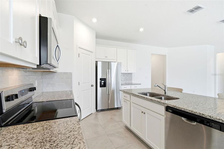 Furnished interior view inside a new home in , Clermont (Image 8).