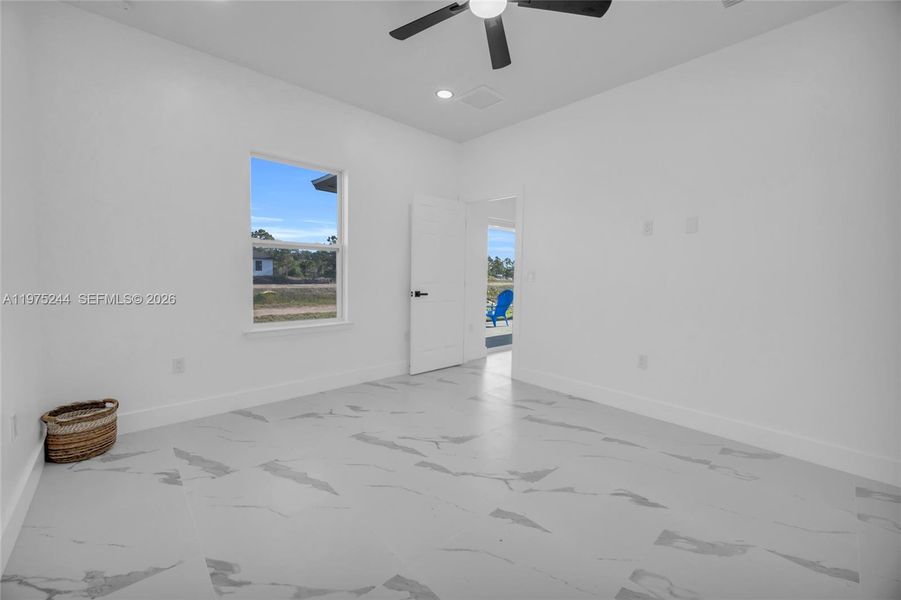 Spacious, unfurnished interior of a new home in , Lehigh Acres (Image 24).