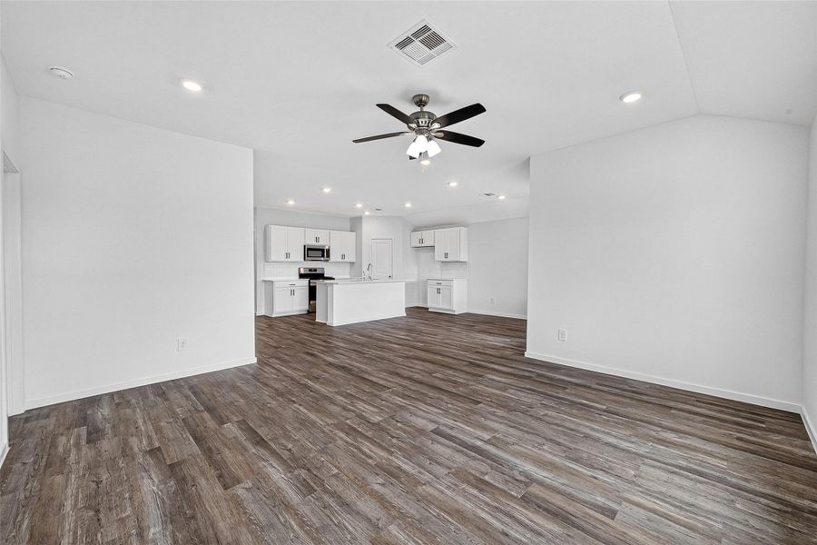 Spacious, unfurnished interior of a new home in , Katy (Image 33). Spacious, unfurnished interior of a new home in , Katy (Image 33).