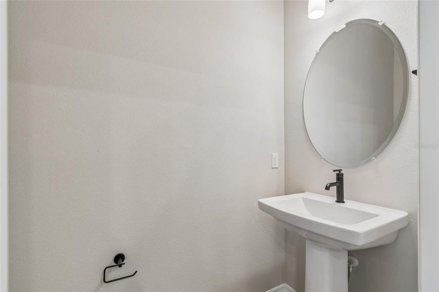 Furnished interior view inside a new home in , Orlando (Image 7).