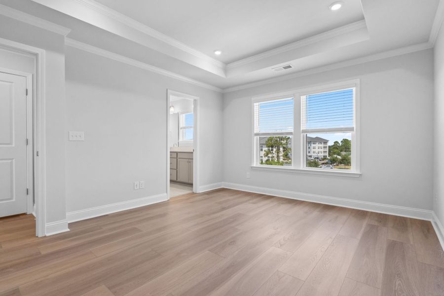 Spacious, unfurnished interior of a new home in Lakeside Townes at Riverlights, Wilmington (Image 15).