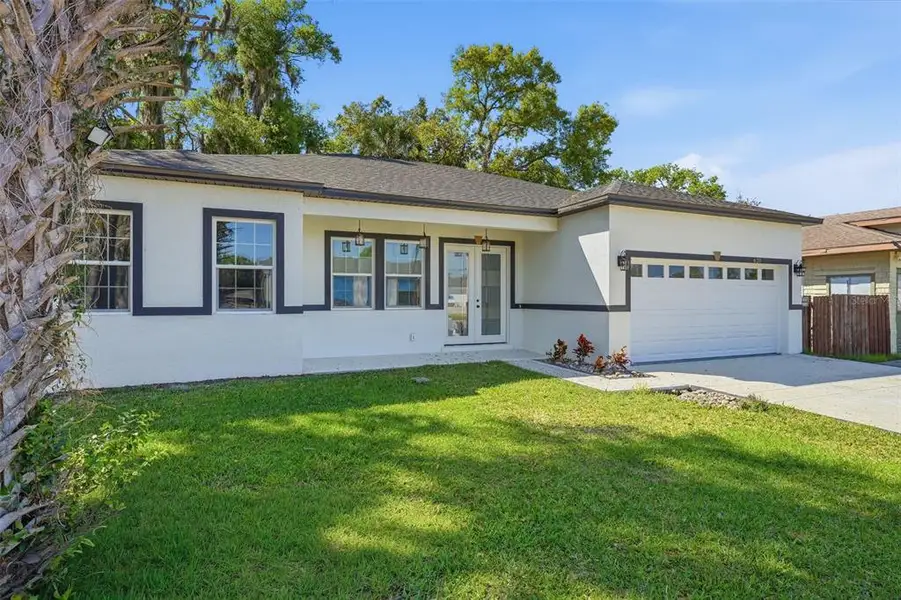 Exterior details and patio area of a home in , Eustis (Image 18).