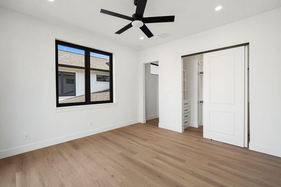 Spacious, unfurnished interior of a new home in , Bellaire (Image 38). Spacious, unfurnished interior of a new home in , Bellaire (Image 38).