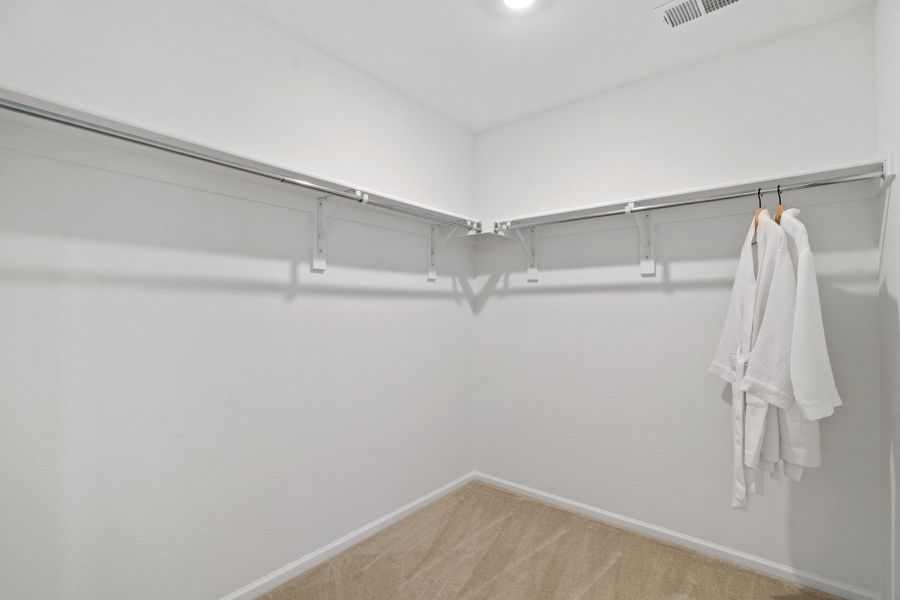 Representative unfurnished interior of a home built from the 2002 by Risewell Homes in Harvest Crossing, Aurora (Image 16).
