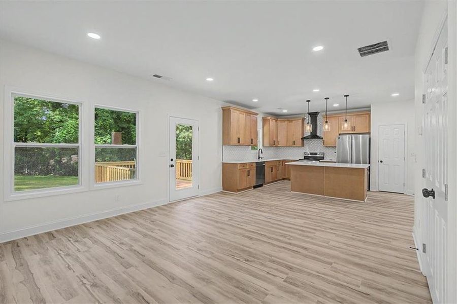 Spacious, unfurnished interior of a new home in , Forest Park (Image 19). Spacious, unfurnished interior of a new home in , Forest Park (Image 19).
