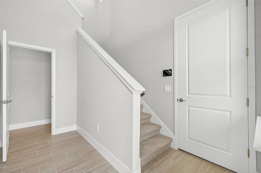 Spacious, unfurnished interior of a new home in Wellen Park, Venice (Image 14).