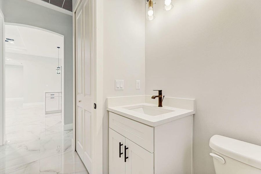 5DM40021_2_3_4_5Interior01