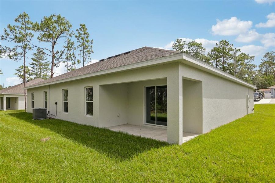 Exterior details and patio area of a home in Sugarmill Woods, Homosassa (Image 3).