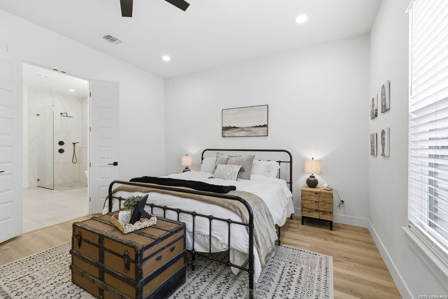 Furnished interior view inside a new home in , Bandera (Image 6).