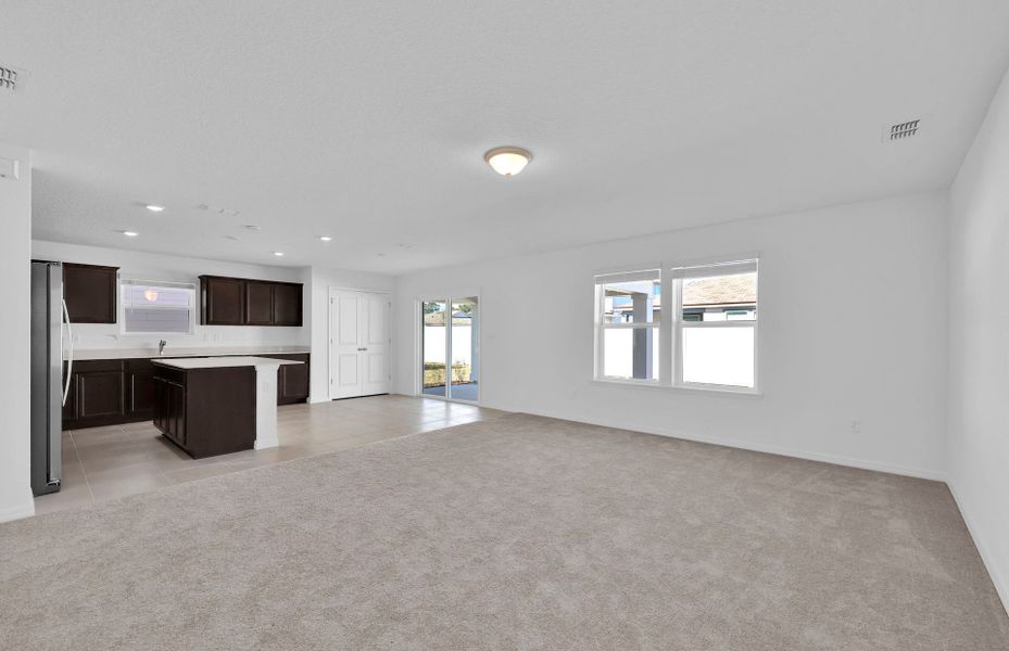 Spacious, unfurnished interior of a new home in Wells Landing, Jacksonville (Image 22).