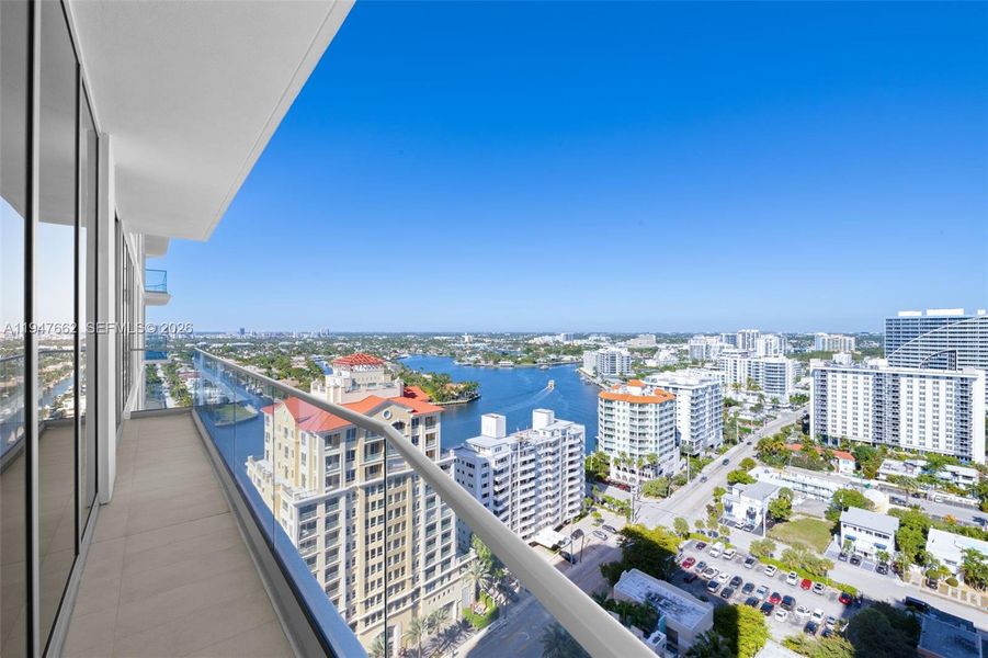 Condo located in Fort Lauderdale, FL showcasing its design and architecture (Image 25).