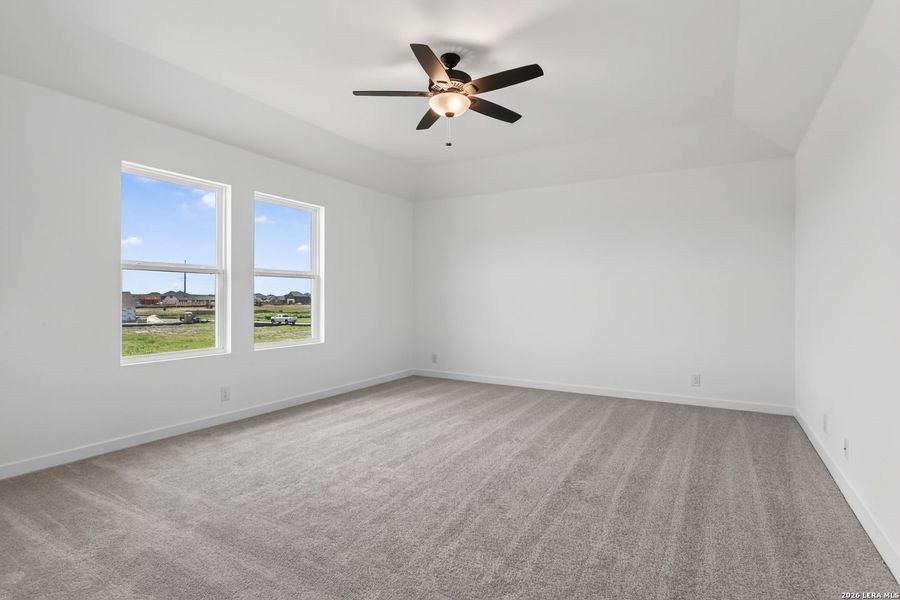 Spacious, unfurnished interior of a new home in Hennersby Hollow, San Antonio (Image 15).