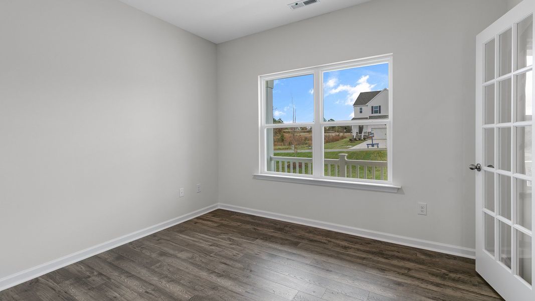 Spacious, unfurnished interior of a new home in Country Creek, Lexington (Image 12).