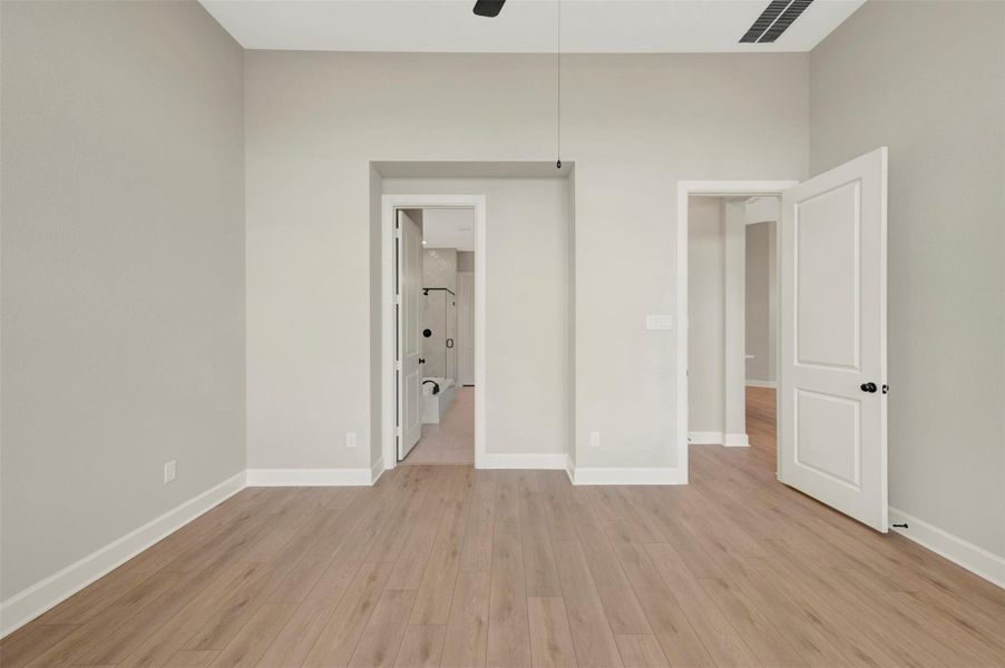 Spacious, unfurnished interior of a new home in Harvest Green - Reserve Collection, Richmond (Image 24).