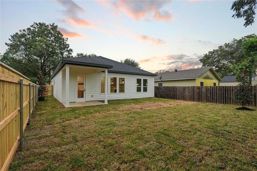 Exterior details and patio area of a home in , Dallas (Image 3).