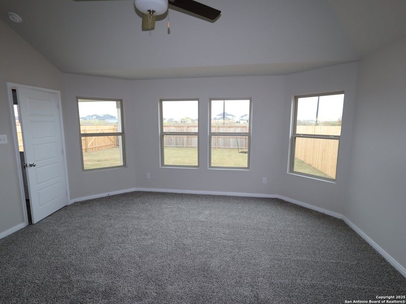 Spacious, unfurnished interior of a new home in Agave, San Antonio (Image 15).