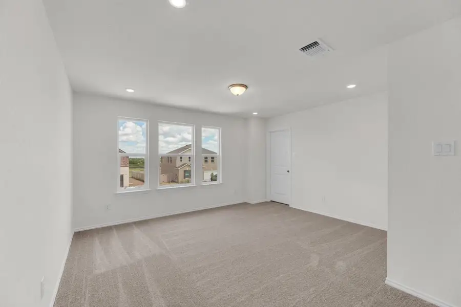 Spacious, unfurnished interior of a new home in Mustang Valley, Manor (Image 29).