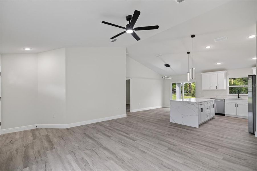 Spacious, unfurnished interior of a new home in , Dunnellon (Image 22).