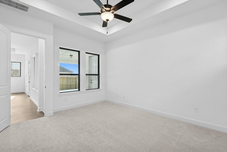 Spacious, unfurnished interior of a new home in Riceland - Enclave Row Collection, Mont Belvieu (Image 26).