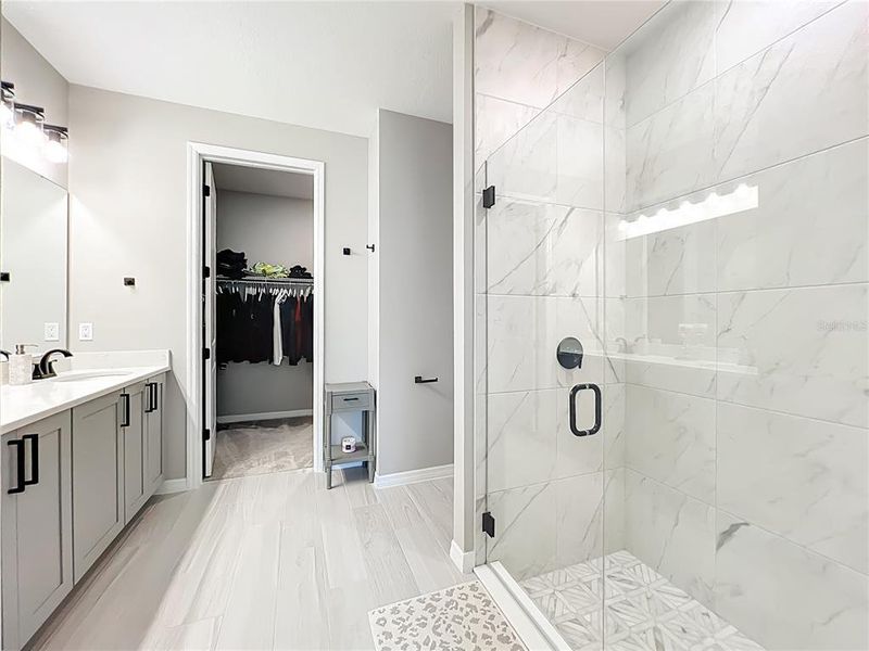 Furnished interior view inside a new home in , Clermont (Image 49).