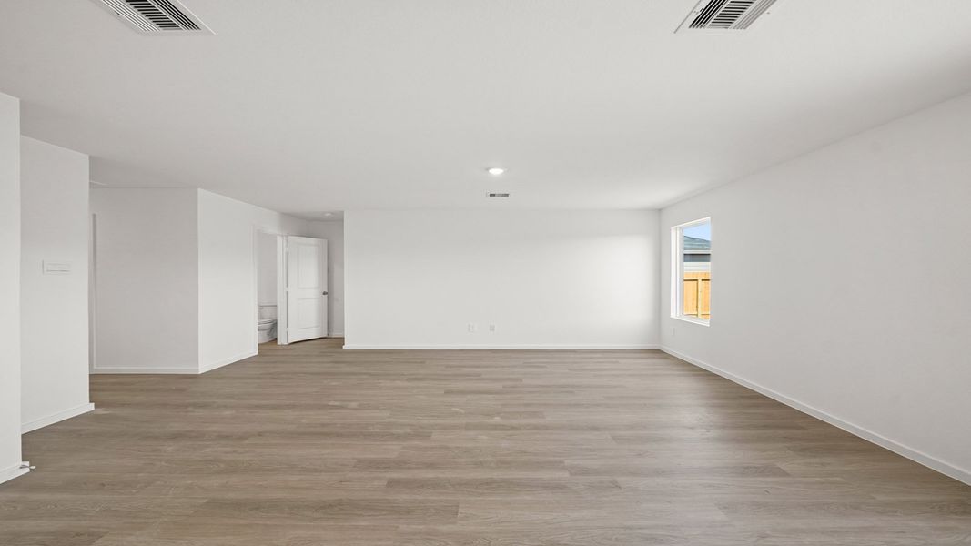 Representative unfurnished interior of a home built from the Callahan by D.R. Horton in Lexington Heights, Willis (Image 17).