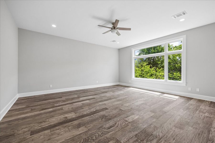Spacious, unfurnished interior of a new home in , Houston (Image 29).